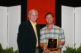 Billy Mills (27 years), Attapulgus Research and Education Center, received the 2012 Award of Excellence in Service Unit Support.